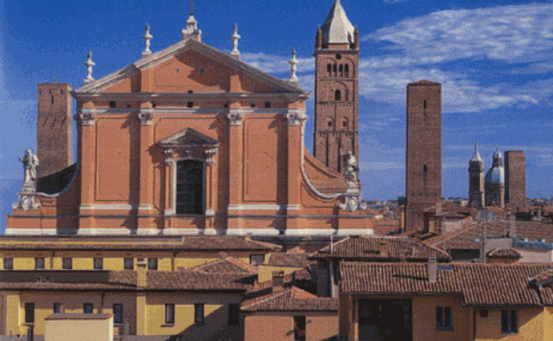 Facciata della cattedrale di San Pietro a Bologna