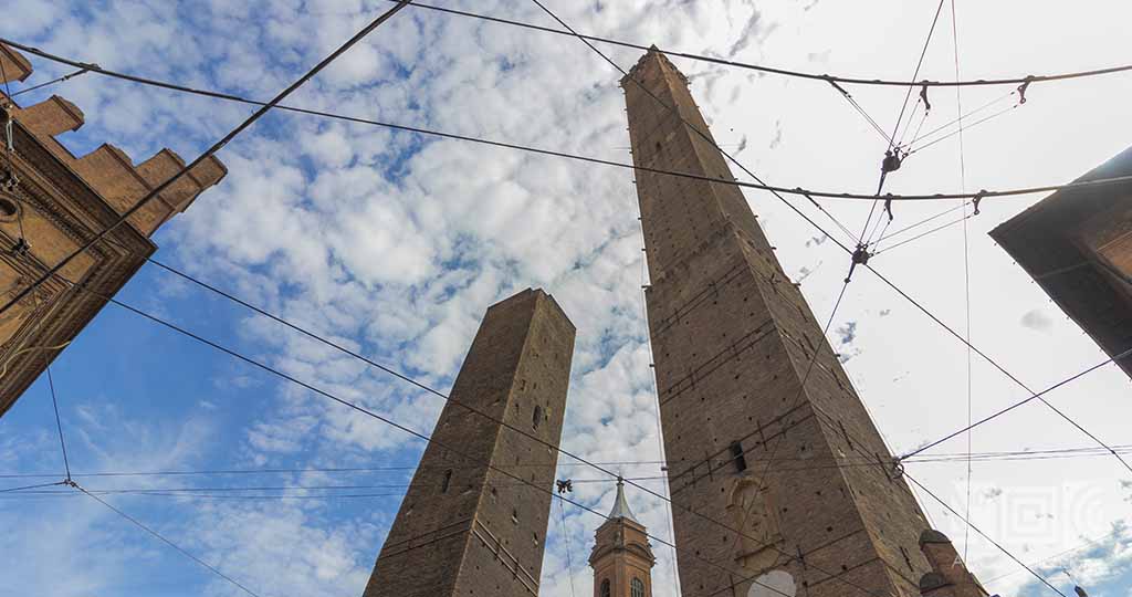 Garisenda and Asinelli towers 