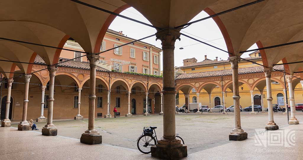 Porticoes Bologna, View of the porticoes of Bologna, Bologna porticoes, Porticoes of Bologna, Porticoes Bologna, Bologna porticoes Unesco. 