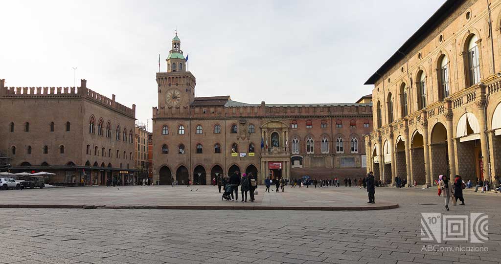 d'Accursio Palace, Piazza maggiore