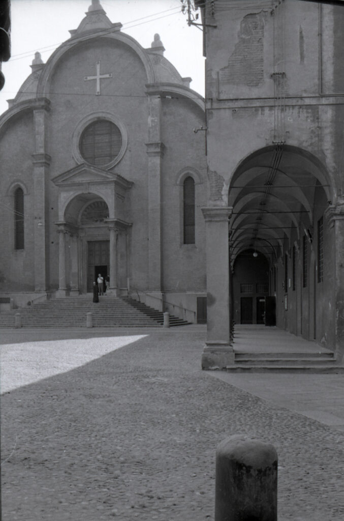 Facciata della chiesa di San Giovanni in Monte a Bologna