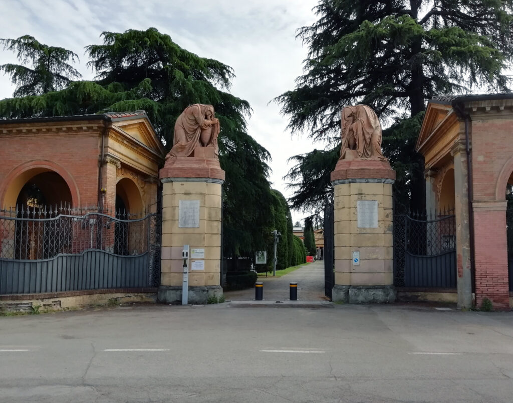 One of the entrances of the cementary.