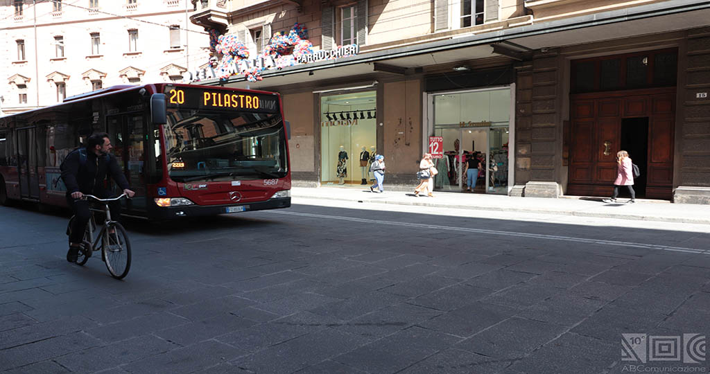 Tper Bologna, the bus service to move around the city 