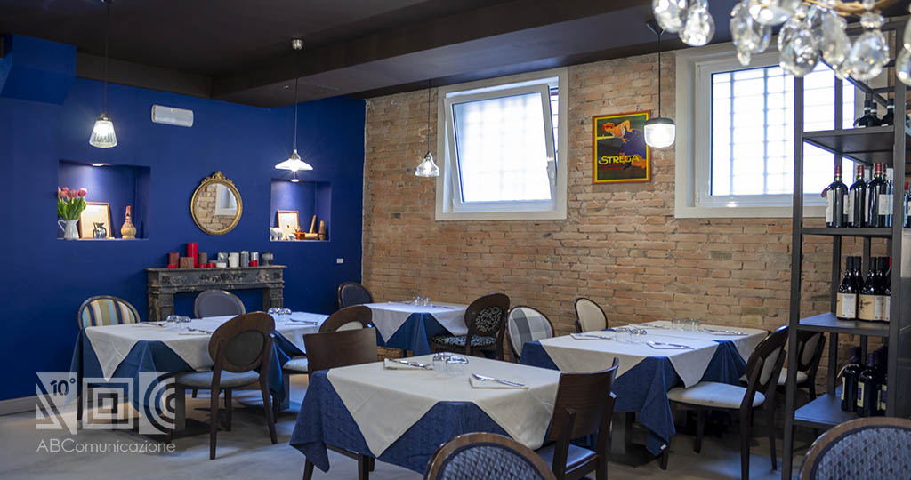 Inside of osterria dell'Orsa fuori porta, the other restaurant of osteria dell'orsa 