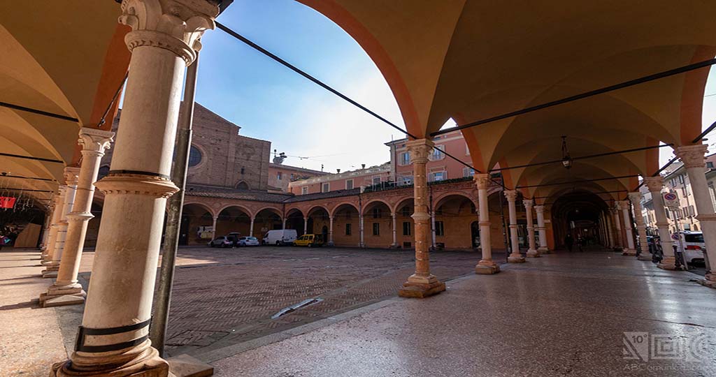 arcades near the Basilica of Santa Maria dei Servi