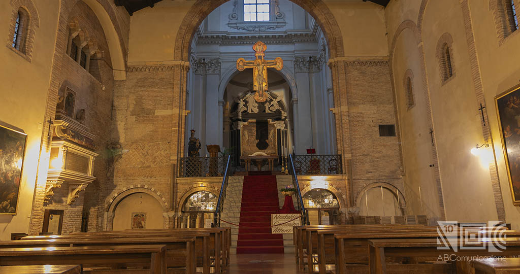 inside of Santo Stefano church, Santo Stefano Church, Santo Stefano Chruch inside Bologna, Bologna, Santo Stefano Bologna, 